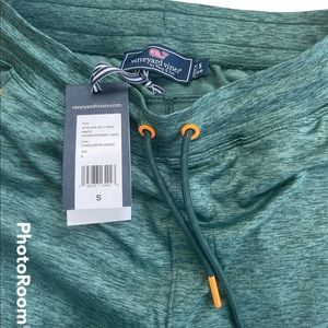 Vineyard Vines boys performance joggers. Tags still on them!